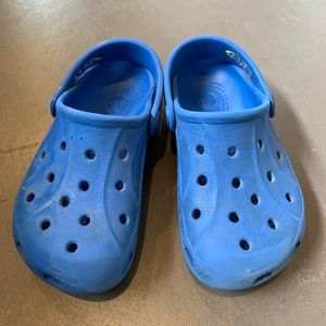 Blue 8/9T crocs